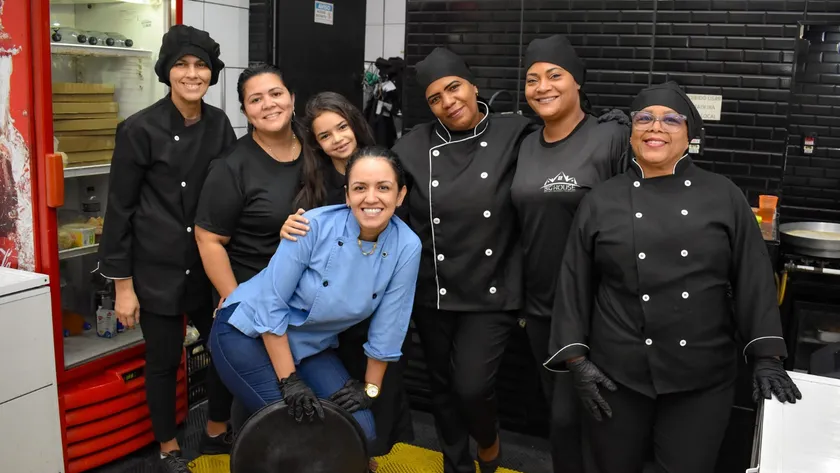 Equipe da Chef Carine Leis no Espaço Big House, Penha RJ